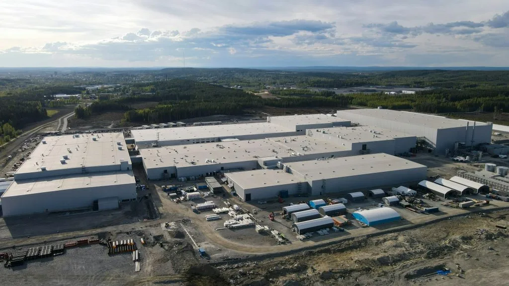 CEO of Major EV Battery Manufacturer Resigns after Bankruptcy