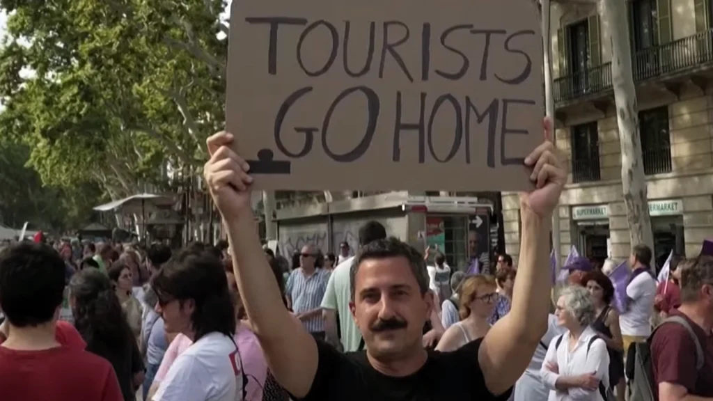 Mallorca Residents “Occupy” Beach in Protest Against Mass Tourism