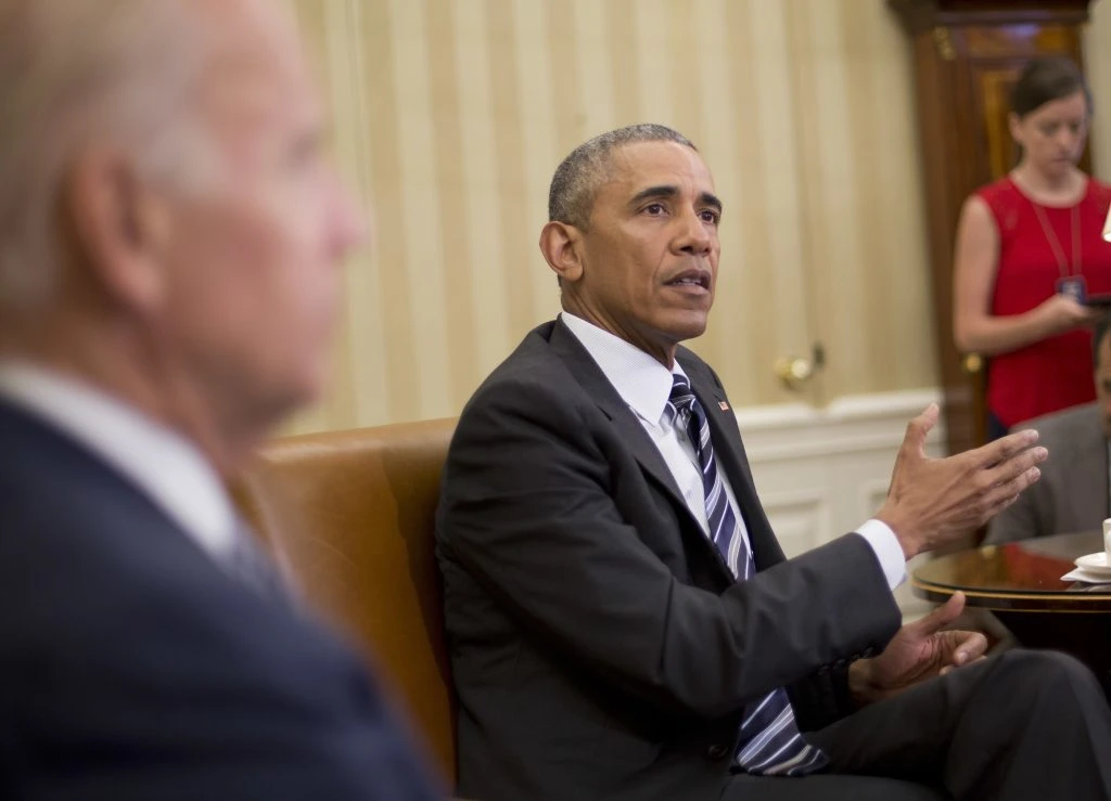 Lip Reader Decodes Obama and Bush’s Chat at Trump’s Inauguration That Everyone Talks About