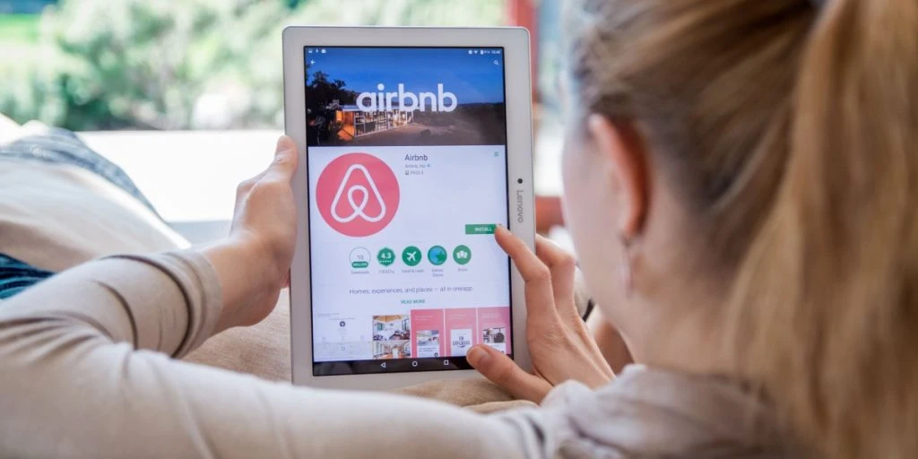Airbnb: Global Ban on Indoor Security Cameras