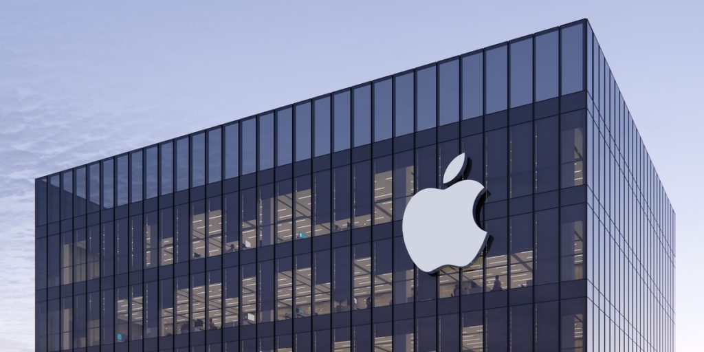 Apple Cuts Off Russian Access