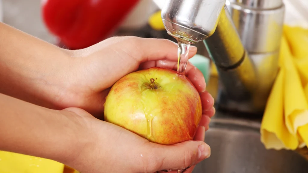 Do You Wash Your Apples? Here’s a Better Way to Remove Pesticides