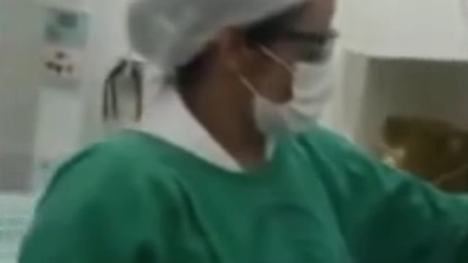 Incredible moment captured on video: Baby walks minutes after birth, here’s the simple explanation