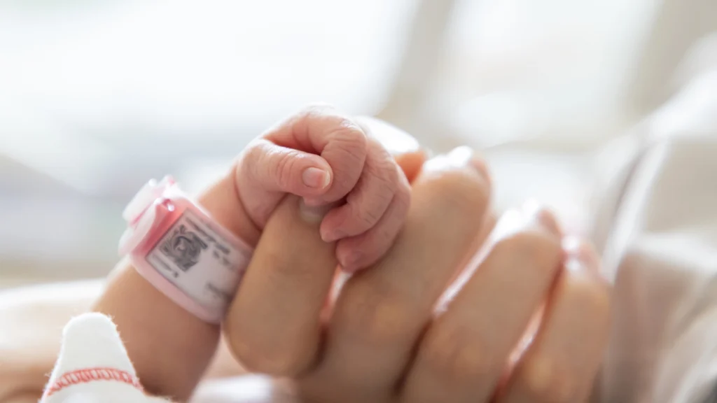 Baby Born on Toilet – Mother Had No Idea She Was Pregnant