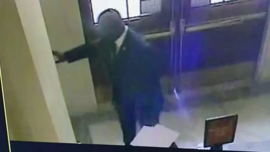 Confused congress member triggers alarm: Thought it was a door handle