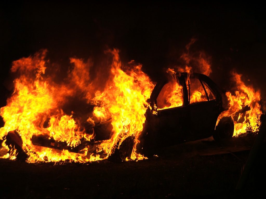 Man Burns Car After Stealing Two Cans of Tomato Sauce