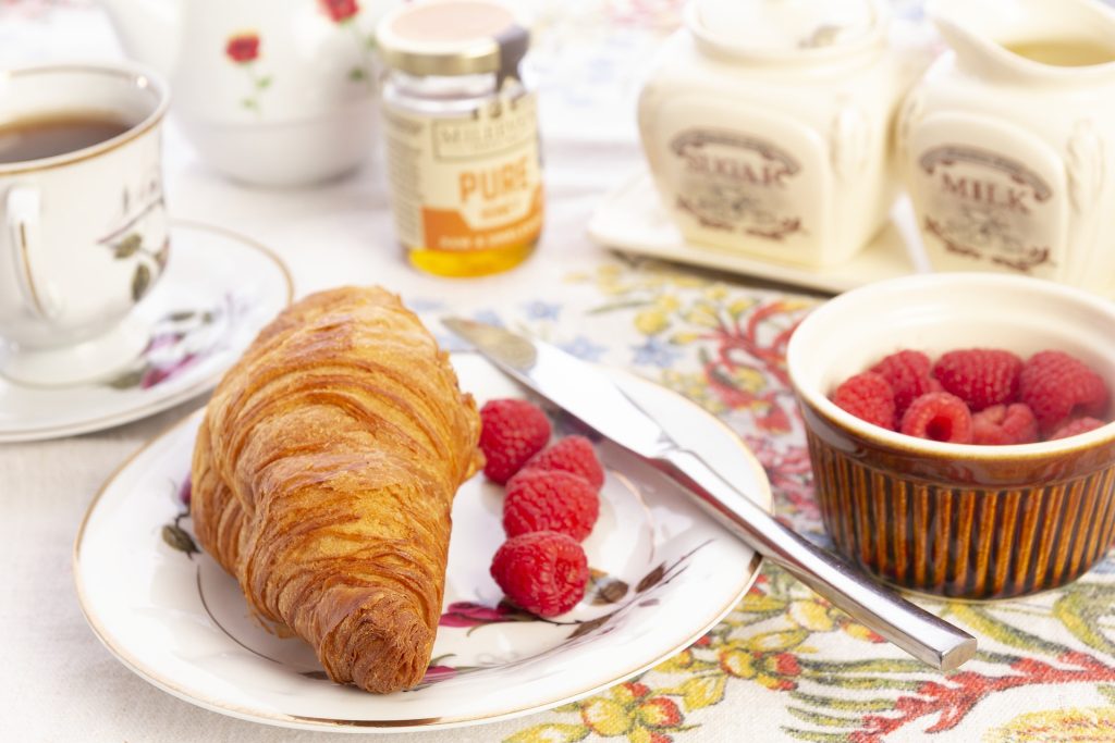 The Best Time to Eat Breakfast for Weight Loss and Health, According to Experts