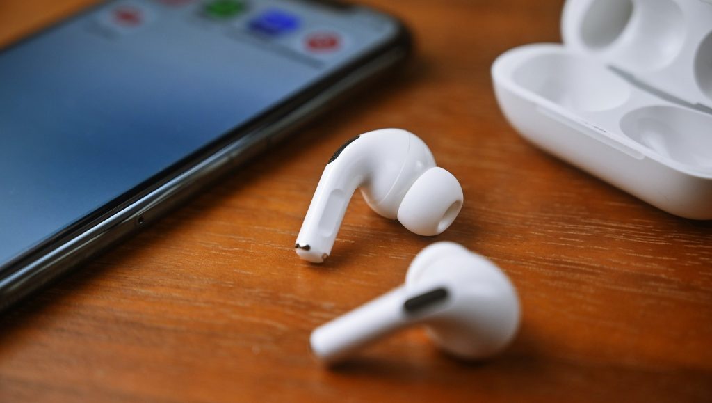 Are AirPods Harmful? Doctor Debunks Popular Myth