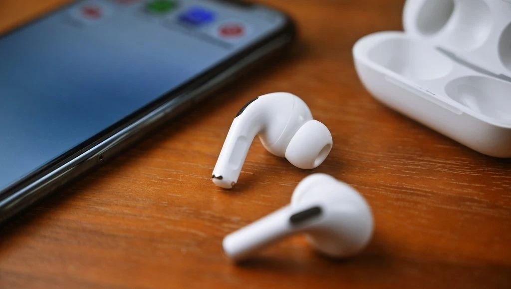 Are AirPods Harmful? Doctor Debunks Popular Myth