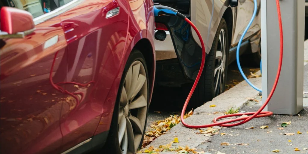 The Huge Amount of Energy Electric Cars Waste While Charging
