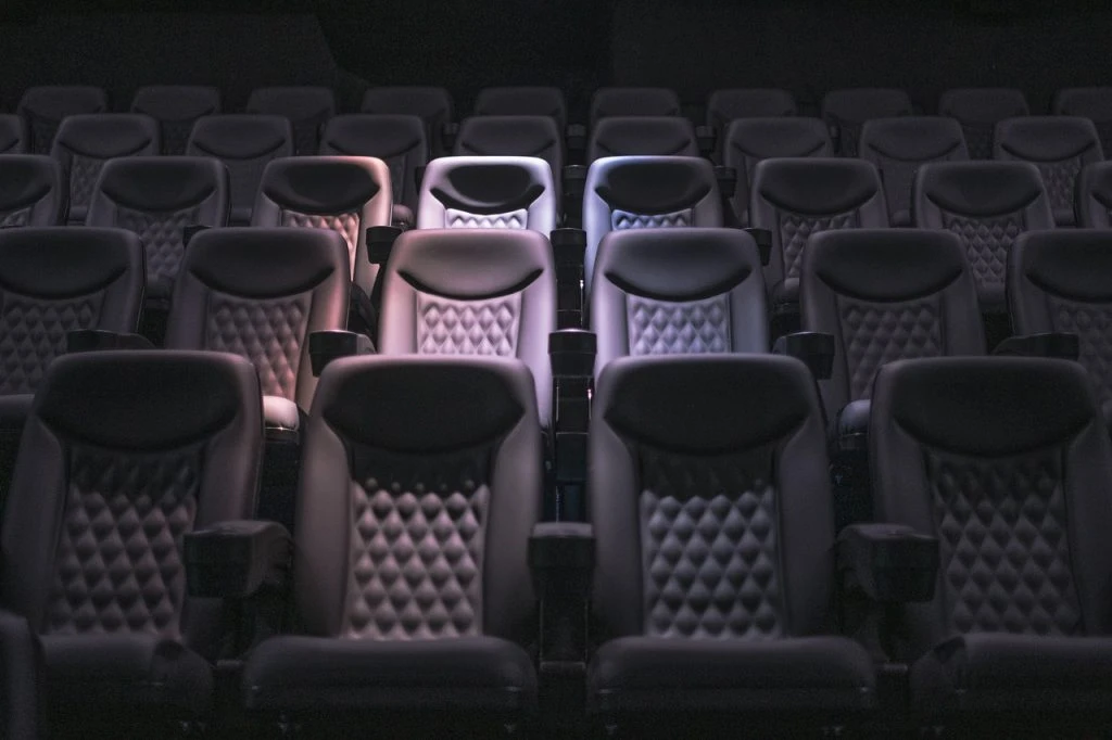 Homeless Migrants Occupy Paris Theater as Winter Shelter, Threatening Them to Go Bankrupt