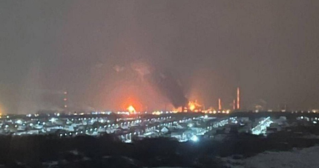 VIDEO: Fire Breaks Out at Oil Refinery 1,400 km Inside Russia