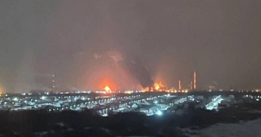 VIDEO: Fire Breaks Out at Oil Refinery 1,400 km Inside Russia