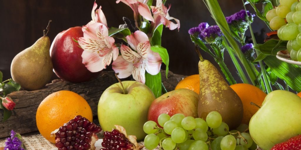 Keep Your Flowers Fresh: Avoid Placing Them Near Certain Fruits