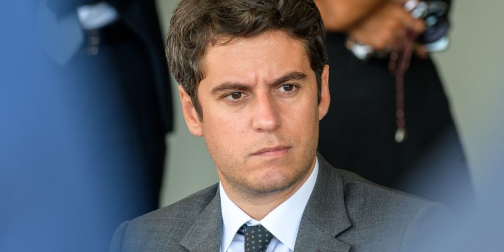 French PM Accuses Far-Right of “Moral Contract” with Russia