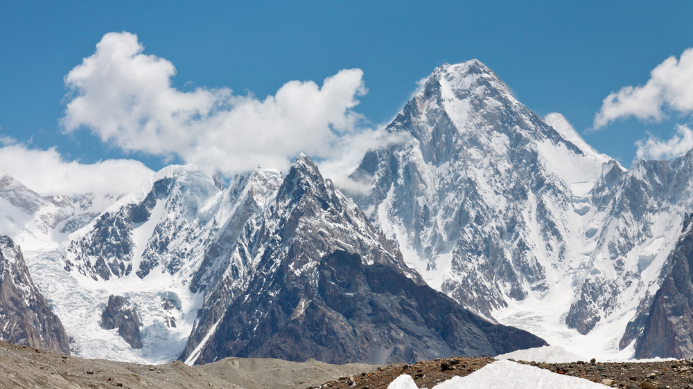 Heartbreaking news from the peaks: Renowned mountaineer meets tragic end on towering mountain