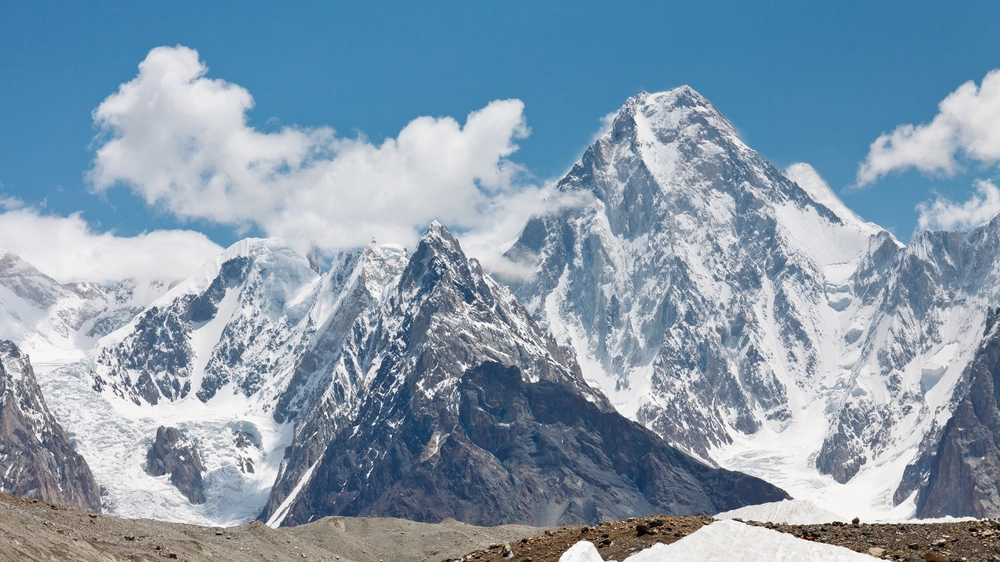 Heartbreaking news from the peaks: Renowned mountaineer meets tragic end on towering mountain