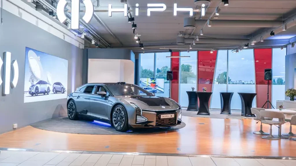 Luxury Brand Fails: Chinese Car Manufacturer Files for Bankruptcy