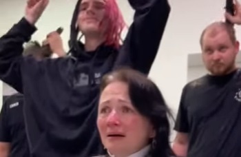 Heartbreaking video: Family shaves their heads in solidarity with cancer-stricken mom