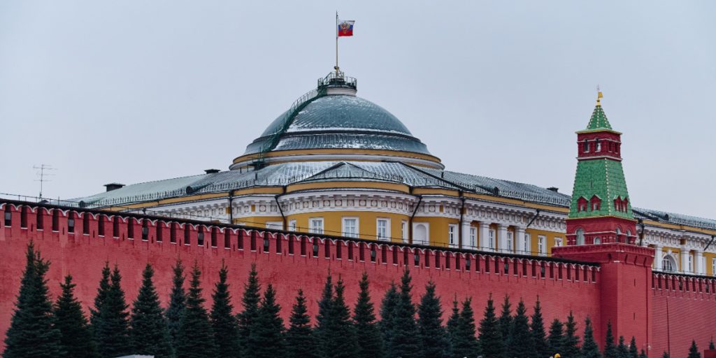 Kremlin Faces Economic Jitters Amid Falling Oil Prices and Global Trade Turbulence