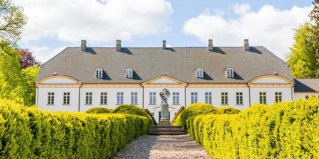 Elite Boarding School Under Fire for Students’ Right-Wing Extremist Slogans