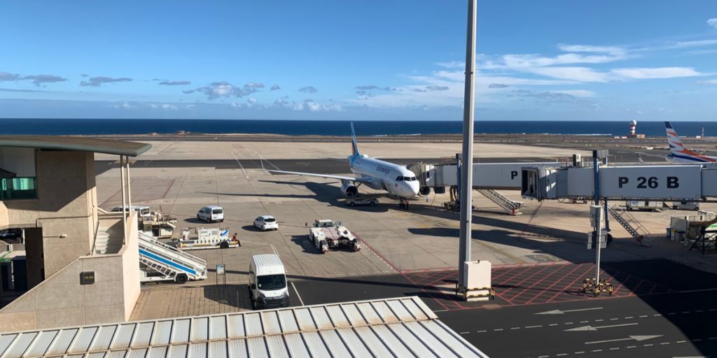 Passenger Opens Emergency Exit, Jumps Out of Plane