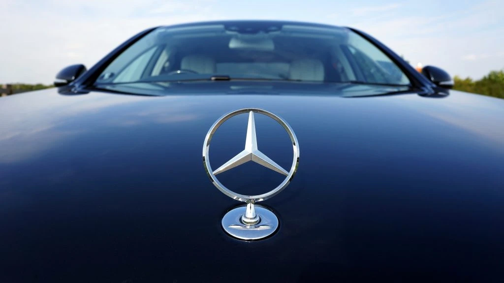Mercedes Reconsiders Electric Future, Puts New V8 Into Development