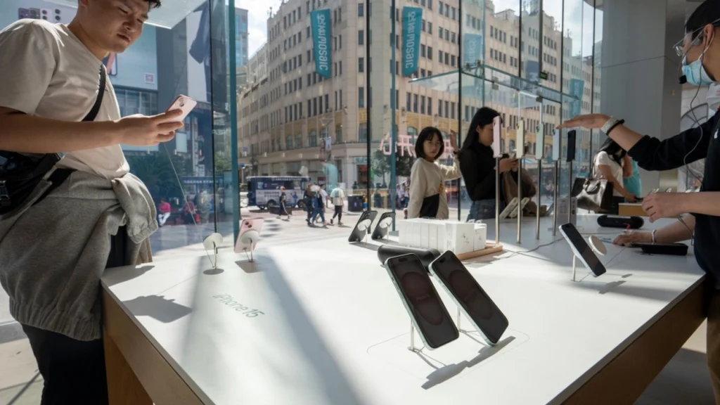 Microsoft Requires All Employees to Use iPhones