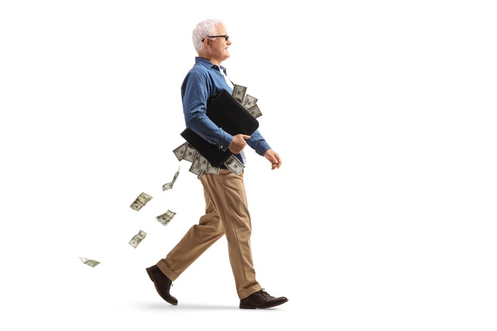 Elderly man attempted to deposit 150.000$ in the bank: Lost it all on the way home