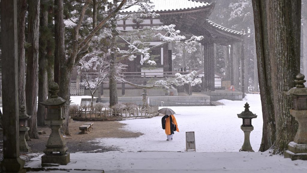 Chinese Snow Village Uses Fake Snow to Fool Tourists