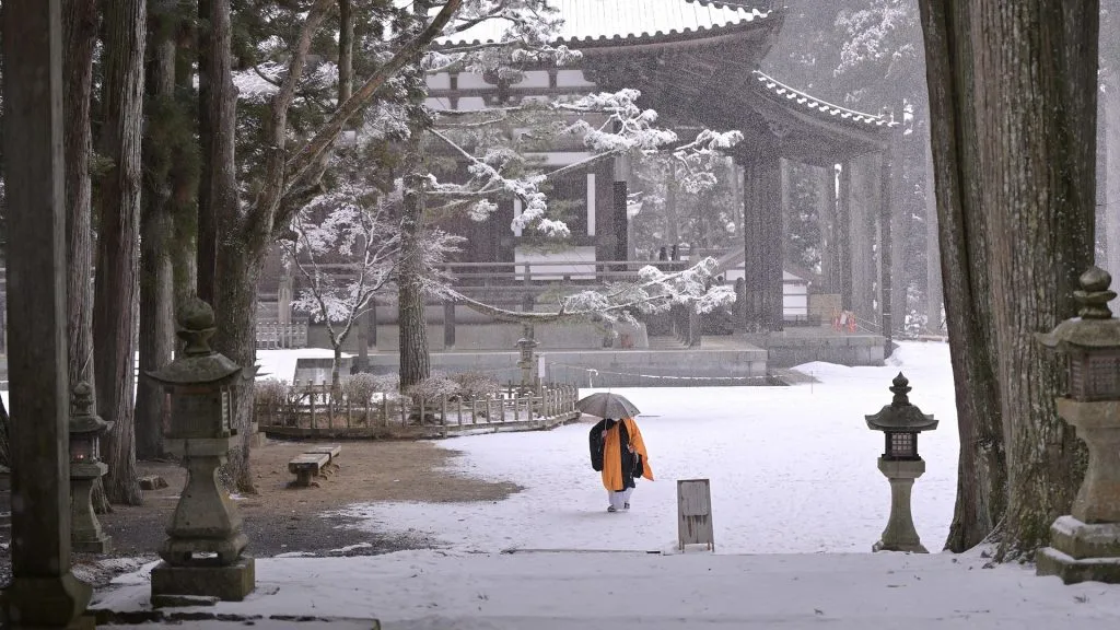 Chinese Snow Village Uses Fake Snow to Fool Tourists