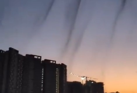 Unbelievable mosquito swarm forms tornado in Pune, leaving netizens spellbound