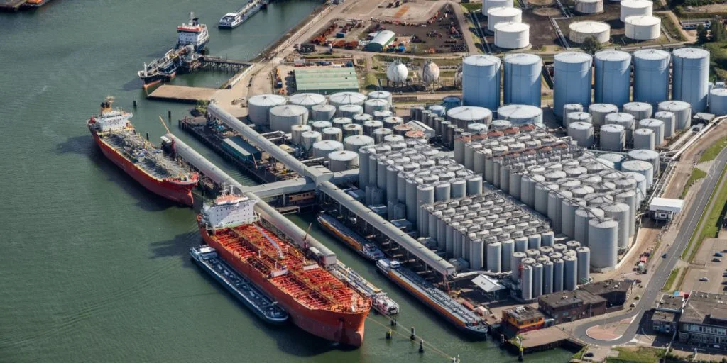 Russia Continues to Export Oil to EU Despite Sanctions