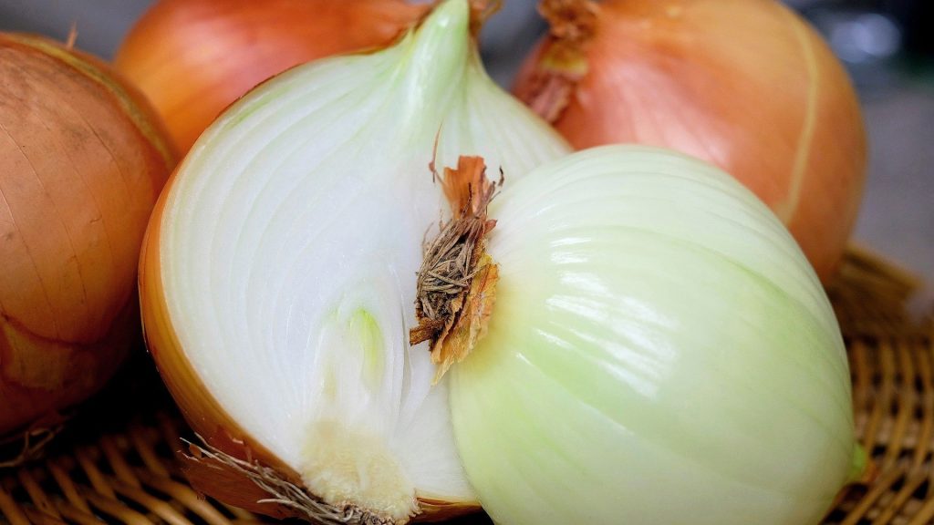Make a Cut in the Onions and Put Them on the Pan — This Easter Dish Will Be a Hit