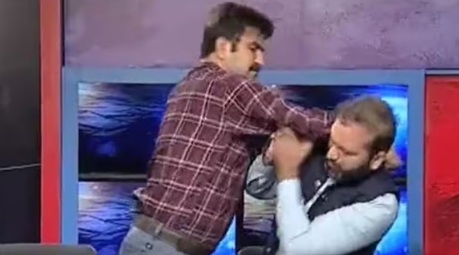 News channel studio transformed into a battleground: Politicians starts fighting on live tv