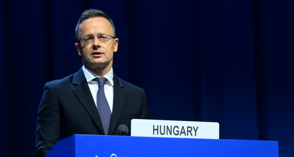 Hungarian Foreign Minister: EU “Preparing for World War” by Supplying Weapons to Ukraine