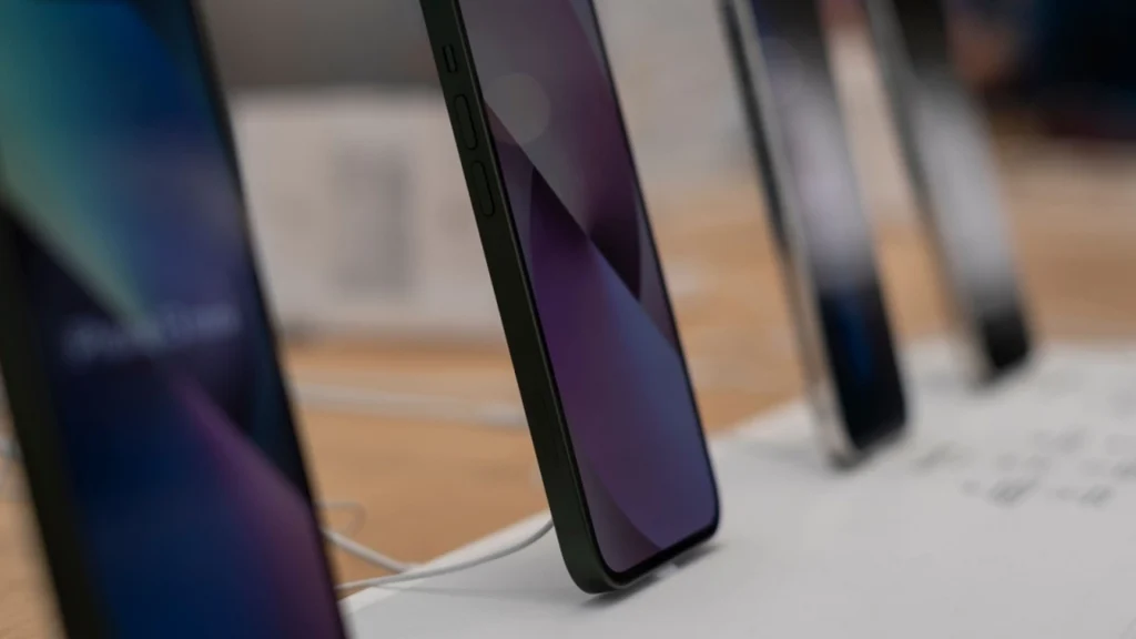 Expert: Apple Is Planning a Completely Unique iPhone 20 Design