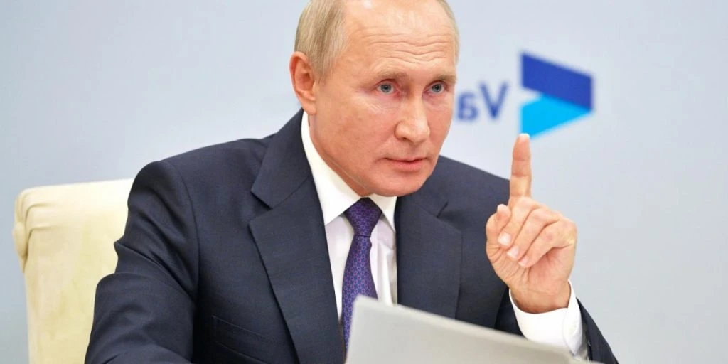 Putin’s paranoia: Even the position of a washing machine operator has to be staffed by an officer