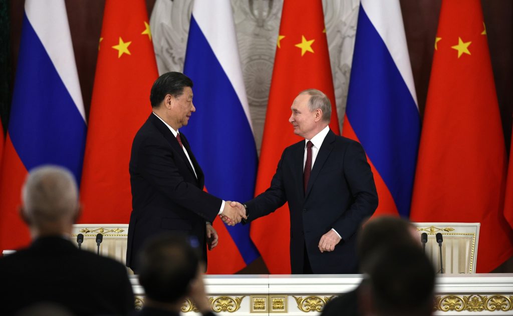 Russia Builds Stronghold on Border with China