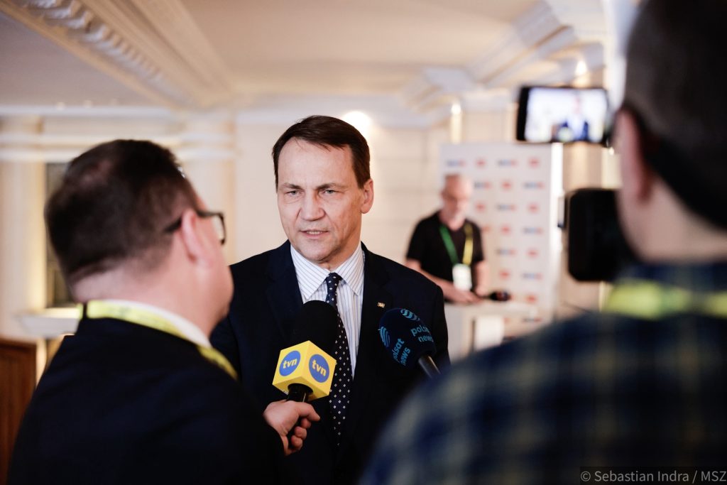 Poland Criticizes US: Fulfill Your Promises to Ukraine