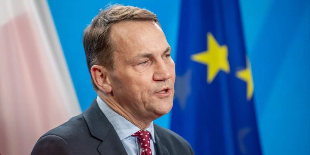NATO Presence in Ukraine Not Unthinkable, Asserts Poland in Support of Macron’s Call