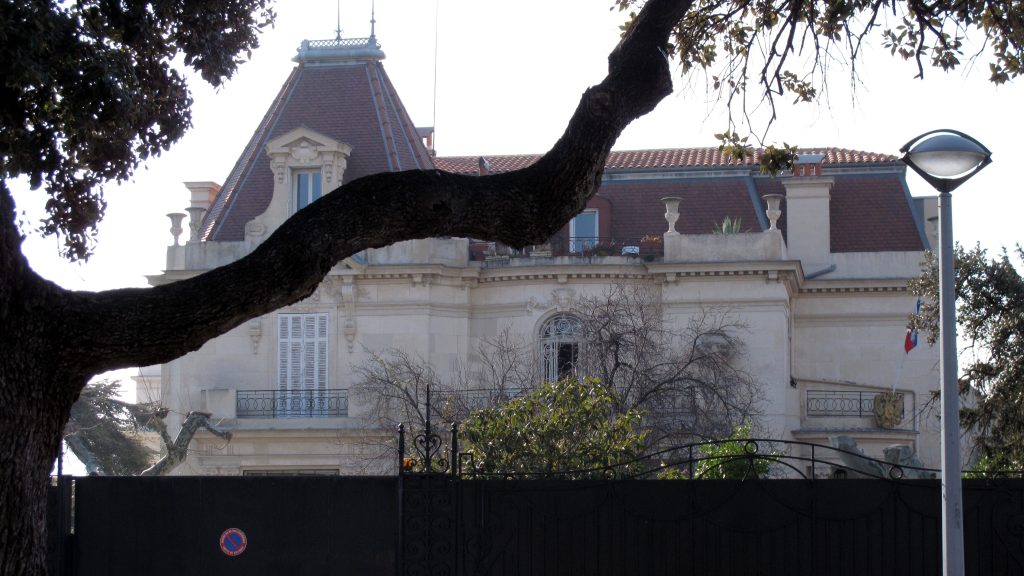 Molotov Cocktails Thrown at Russian Consulate in Marseille, Fire Breaks Out