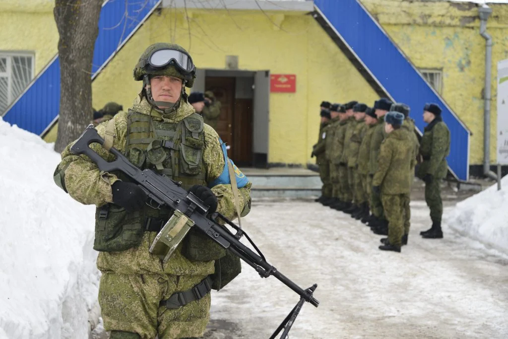Putin Awards Hero Medal to Soldier Accused of Holding Ukrainians Hostage
