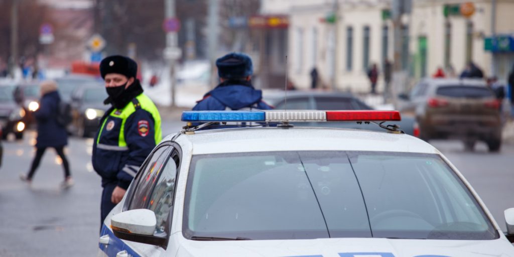 Latvia May Deport 800 Russians