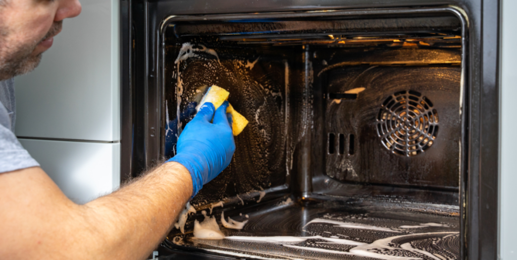 Restaurants Use This Trick Every Day: How to Clean Your Oven in 60 Seconds