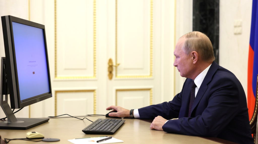 Technical Difficulties Arise as Russians Flock to Online Voting