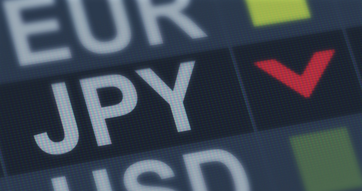 Financial Expert Warns: Japan’s Yen on Precarious Ground