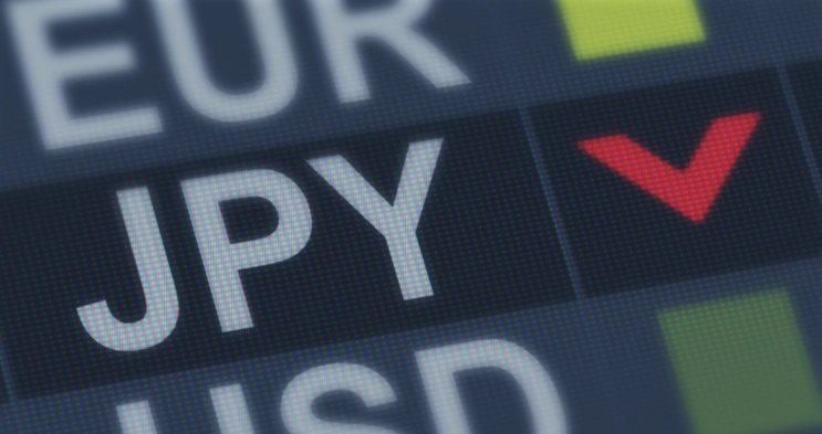 Financial Expert Warns: Japan’s Yen on Precarious Ground