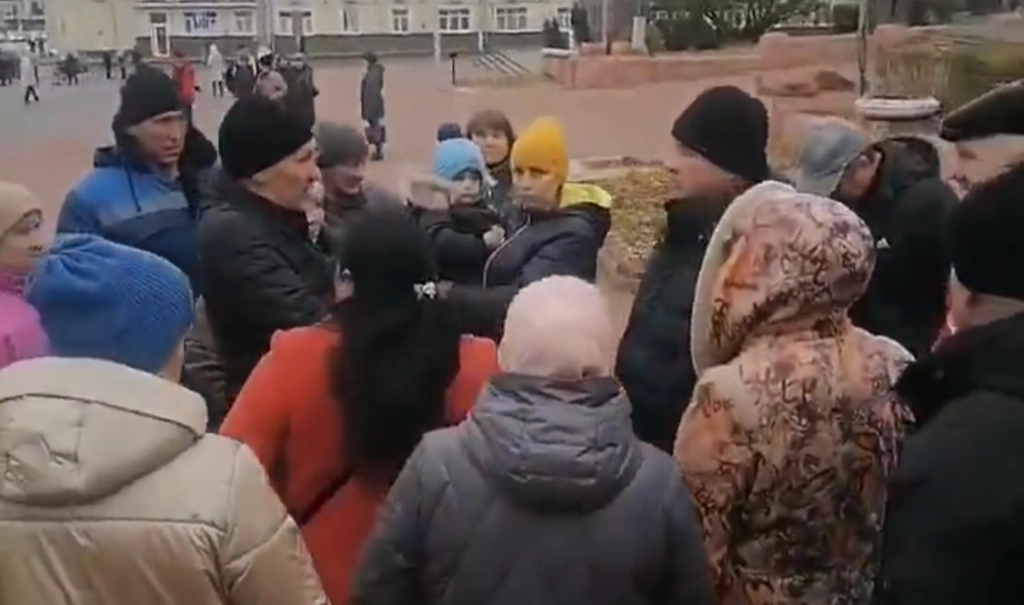 Russians Take to the Streets in Kursk: “Admit There’s a War!”