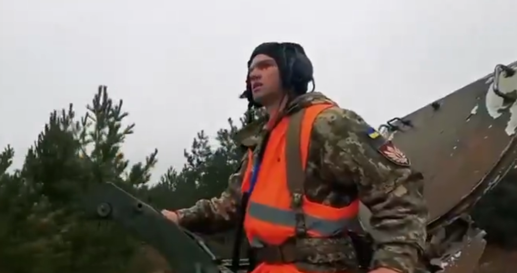 VIDEO: Ukrainian Artillery Crews Train on American M109 Howitzers